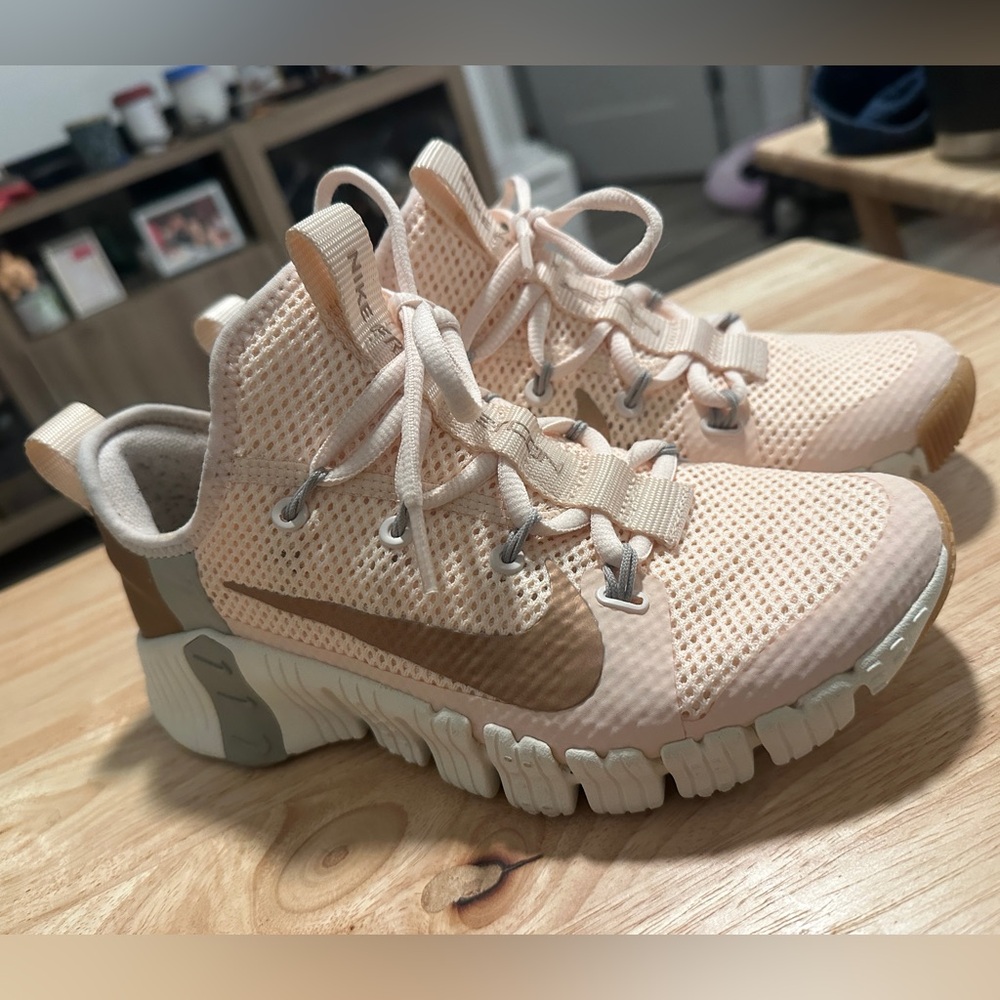 Nike Metcon 3 Pink and Tan - Sz 6